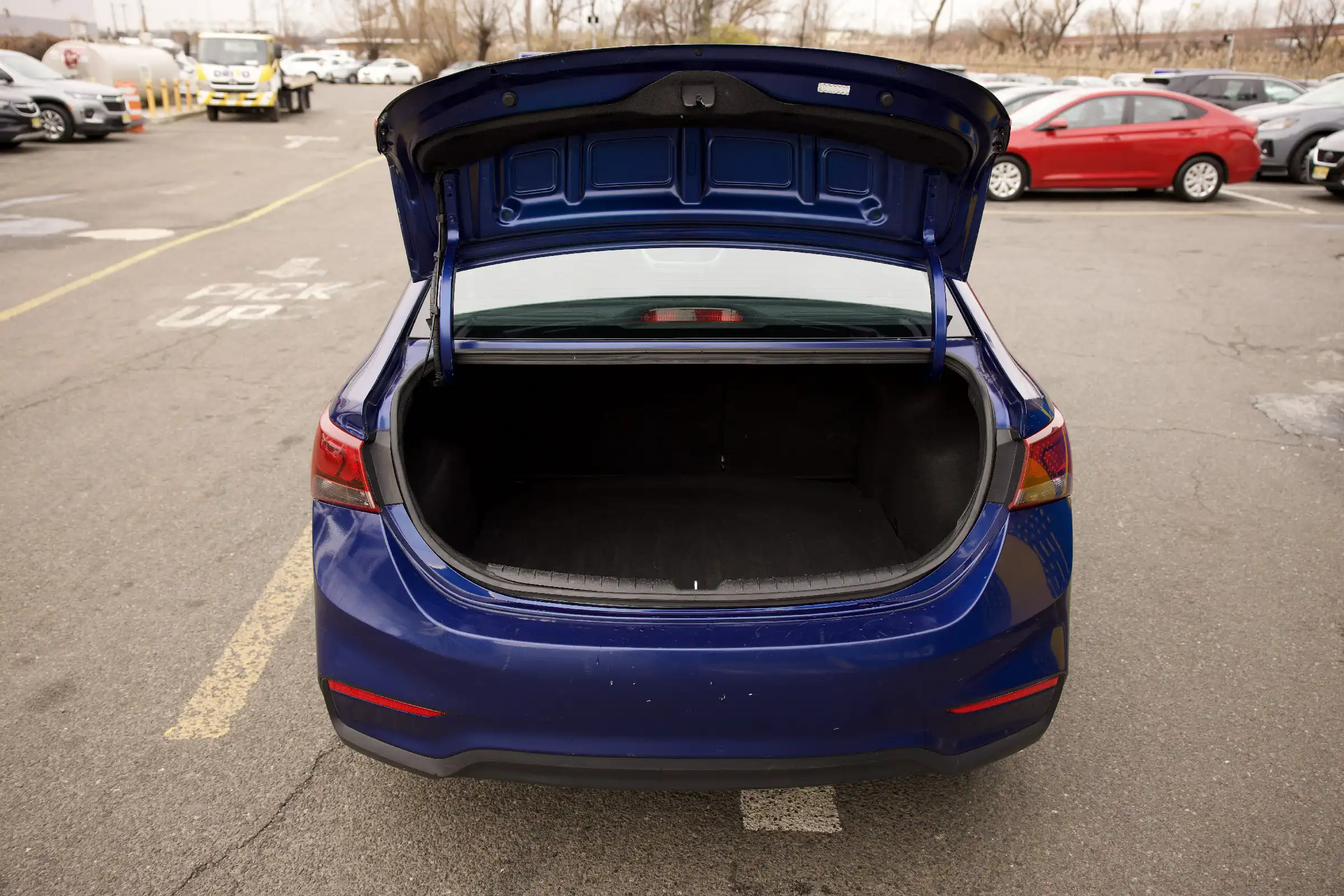 http://api.drivo.com/uploads/images/vehicles/CCAR_2.webp