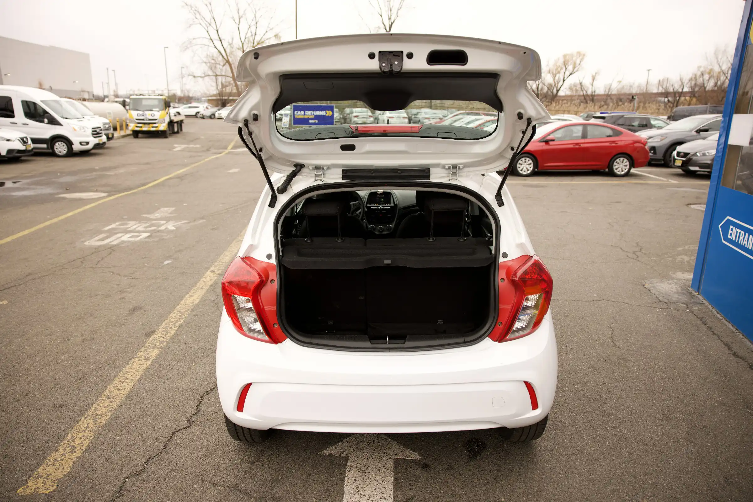 http://api.drivo.com/uploads/images/vehicles/ECAR_2.webp