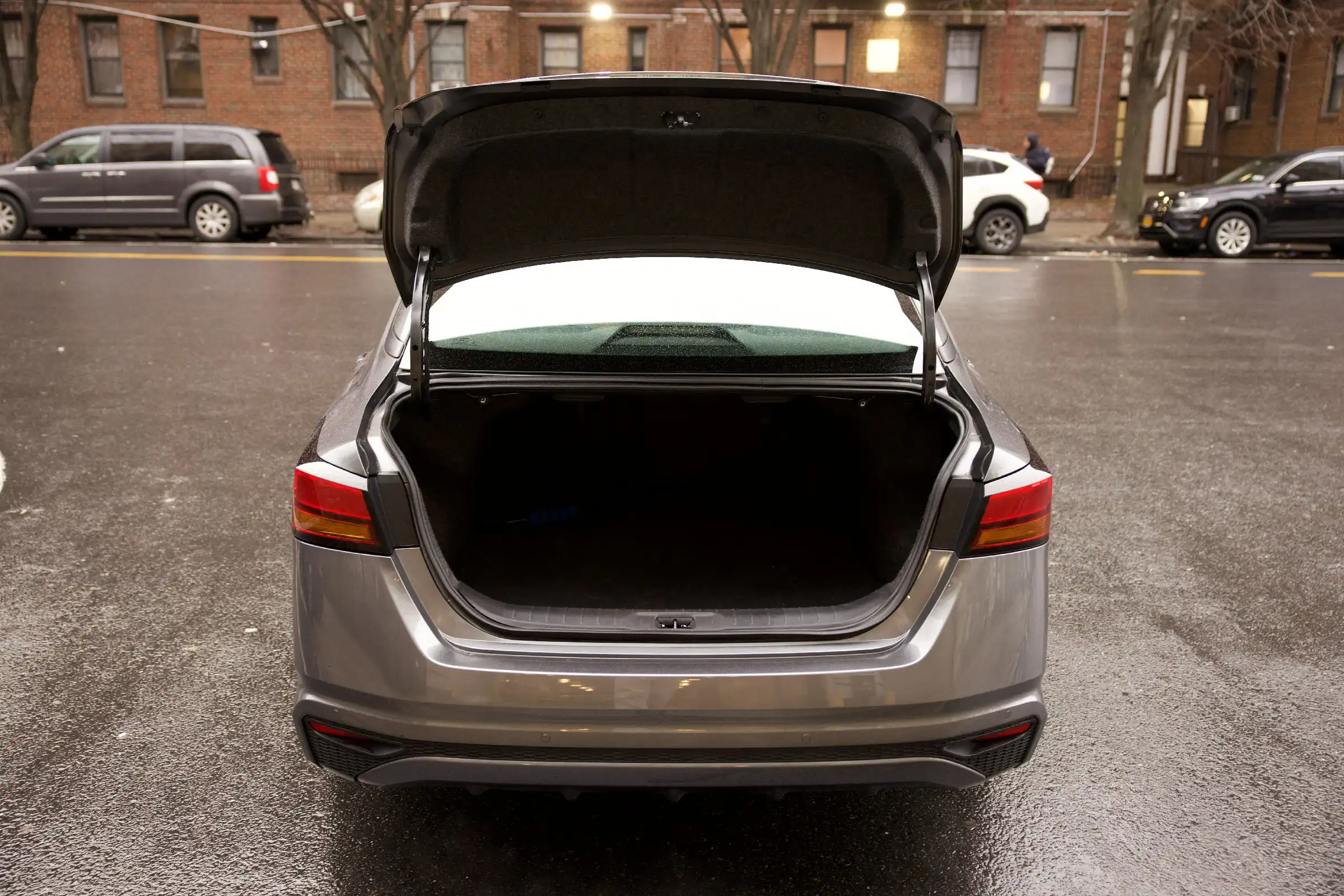 http://api.drivo.com/uploads/images/vehicles/FCAR_2.webp