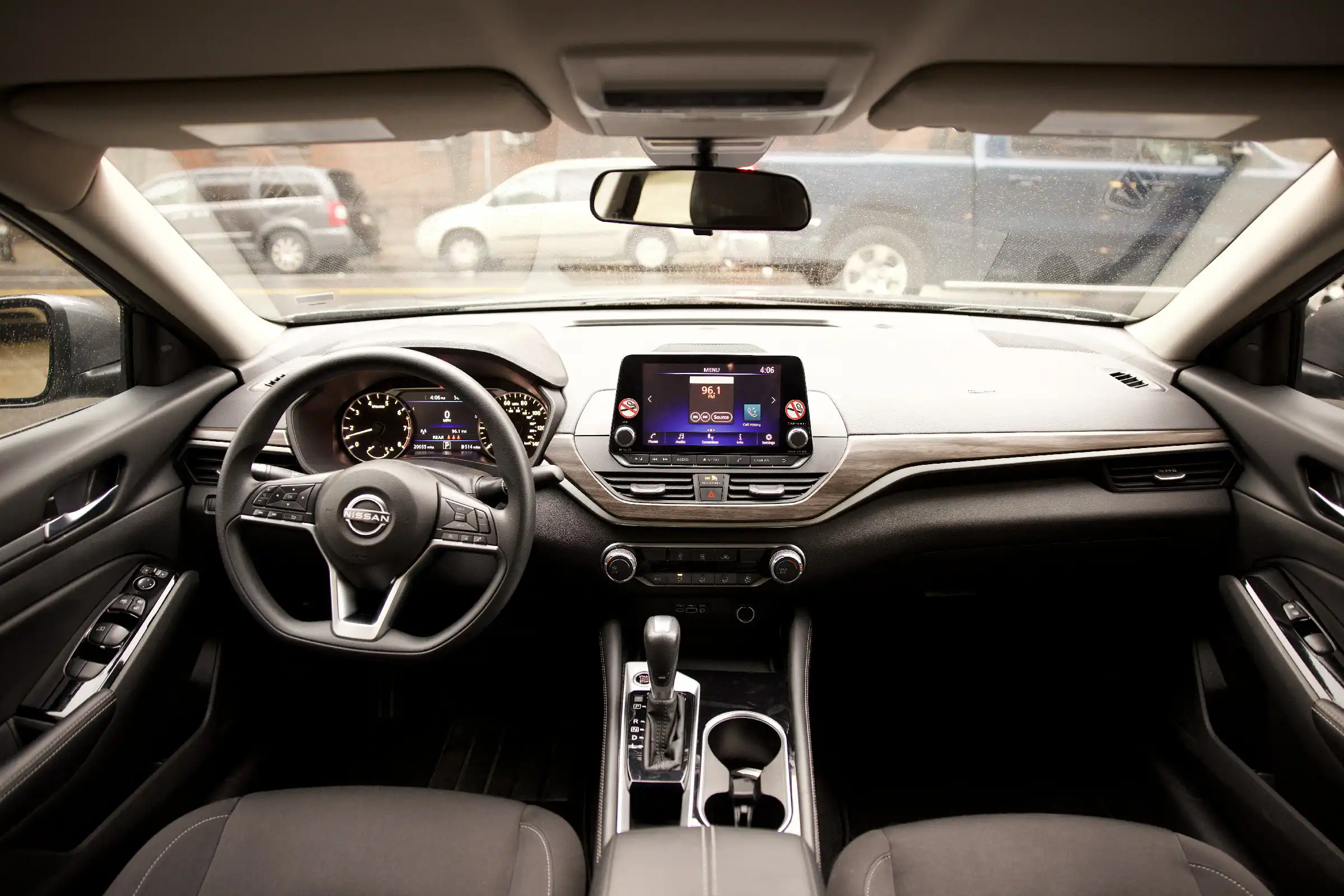 http://api.drivo.com/uploads/images/vehicles/FCAR_3.webp