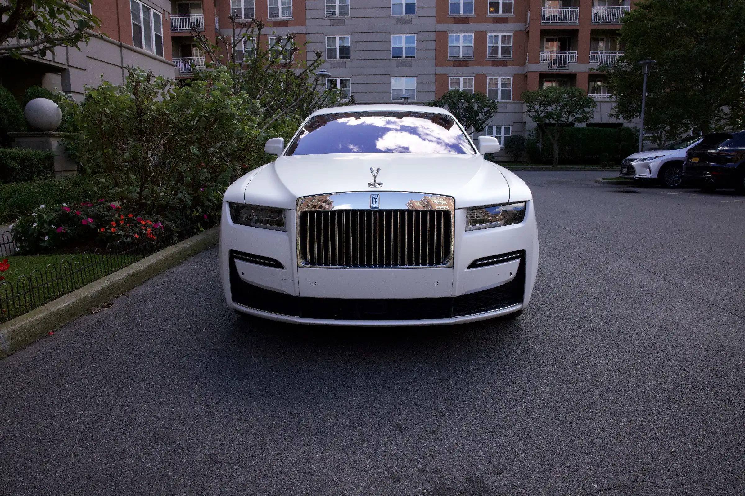 http://api.drivo.com/uploads/images/vehicles/GHST_5.webp